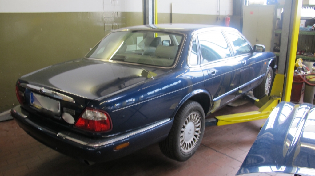 Jaguar X300